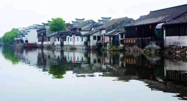 闪亮派对上的女孩